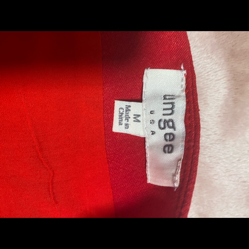 Boutique red embroidered floral skirt - Picture 2 of 8